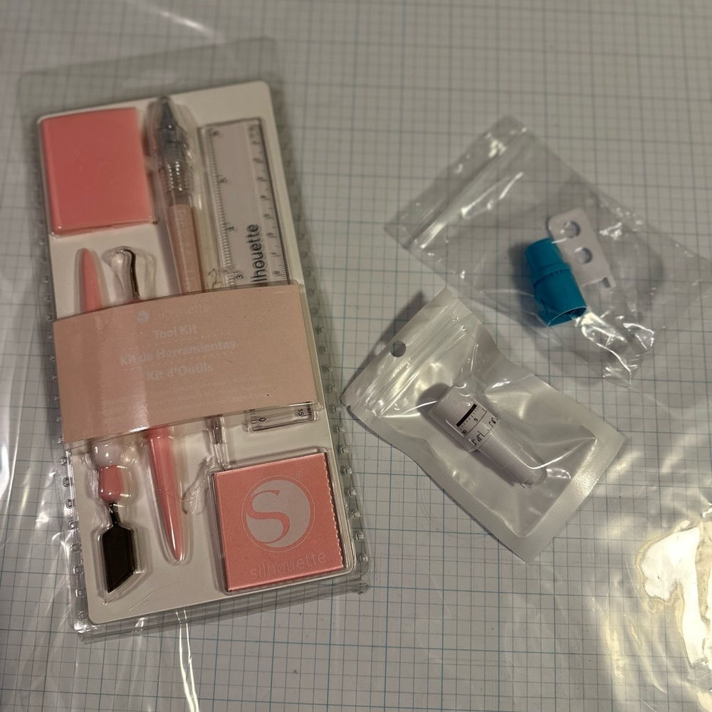 Silhouette cameo pro 24 inch like new never used mats & new tools - Picture 16 of 16